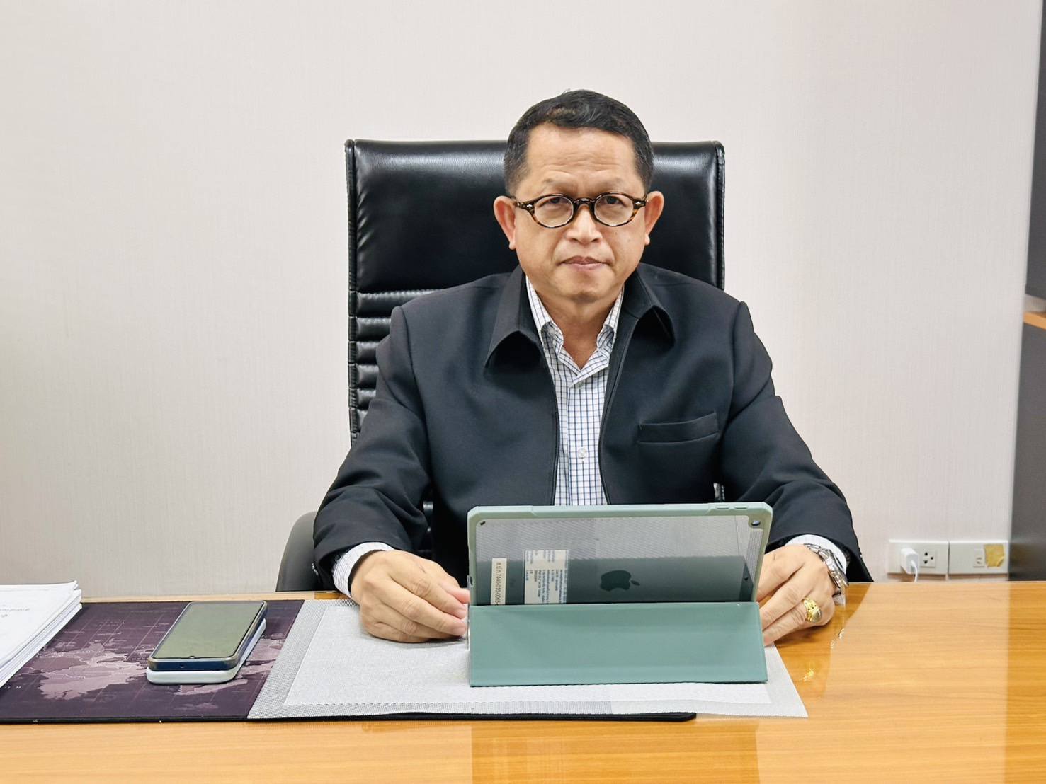 title - ผู้ตรวจราชการ ส.ป.ก. เข้าร่วมการประชุมคณะทำงานตรวจสอบปริมาณน้ำนมโคและประชากรโคนม ระดับเขต ในเขตตรวจราชการที่ 1 ผ่านสื่ออิเล็กทรอนิกส์ระบบการประชุมทางไกล Zoom Meeting